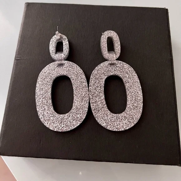 💥💥HOST PICK!!💥💥 SALE!!💥💥 NWOT Shashi earrings - Picture 2 of 3